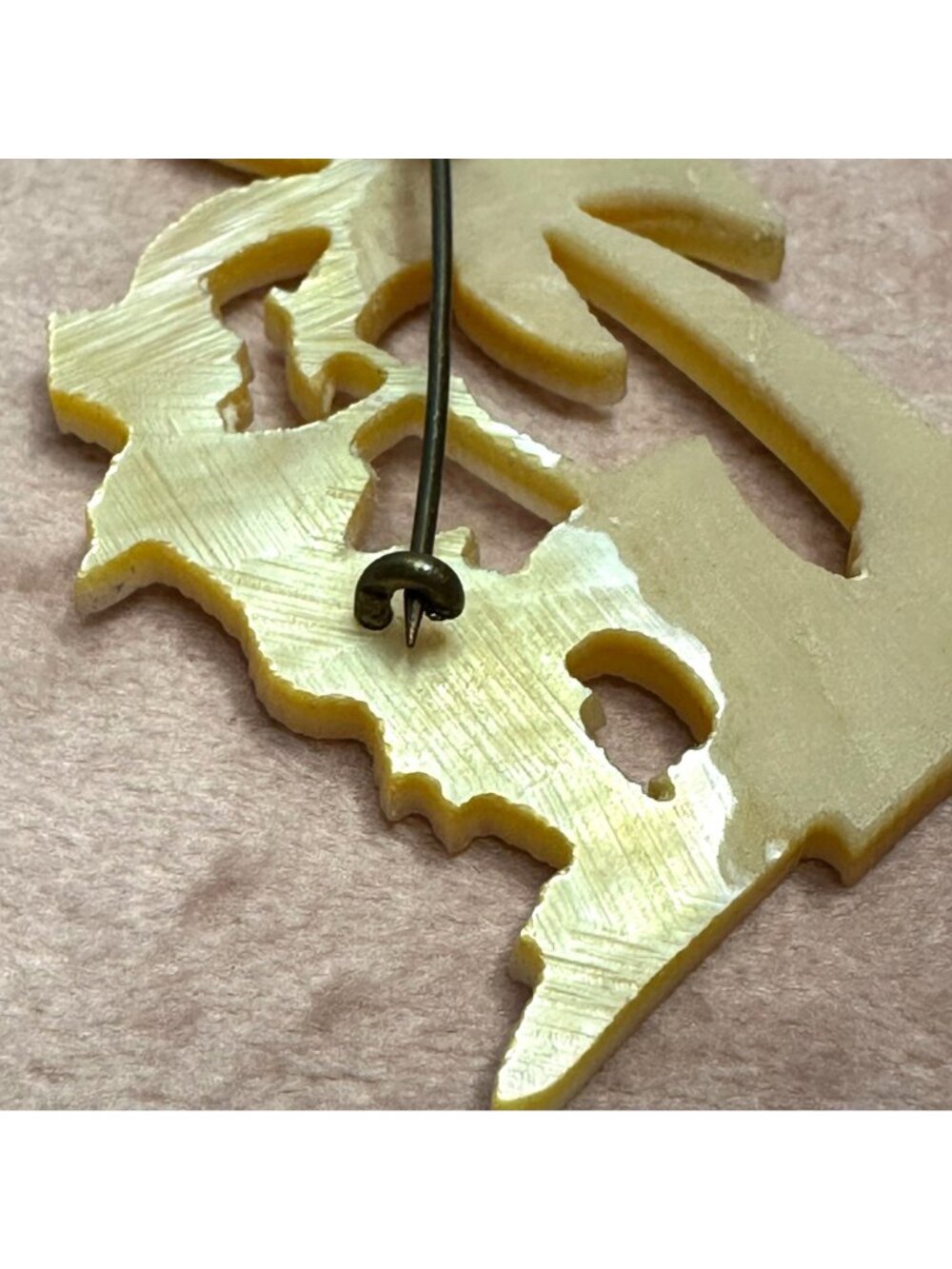 Vintage Hand-Carved Mother Of Pearl Tropical Brooch Island Souvenir Mid Century - Picture 4 of 8
